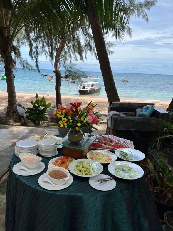 龜島享用自助午餐