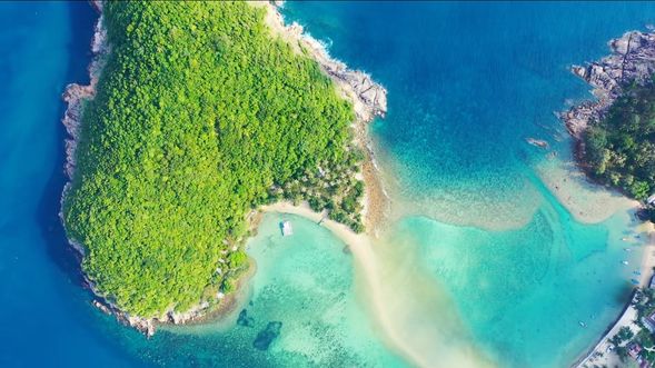 抵達帕安島,乘坐當地汽車參觀廟宇