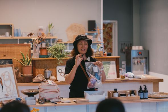 到線織屋認識排灣族的阿美媳婦的羊角鉤工藝