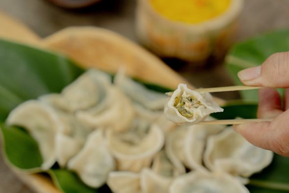 出門來玩怎麼少的了美食相伴?來一口野菜水餃,把山林的野味一口吃下!