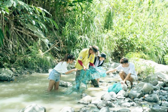 溪流裡的蛇龍陷阱就是大自然送你的驚喜包,抓不抓得到東西,靠的可不只有運氣喔!