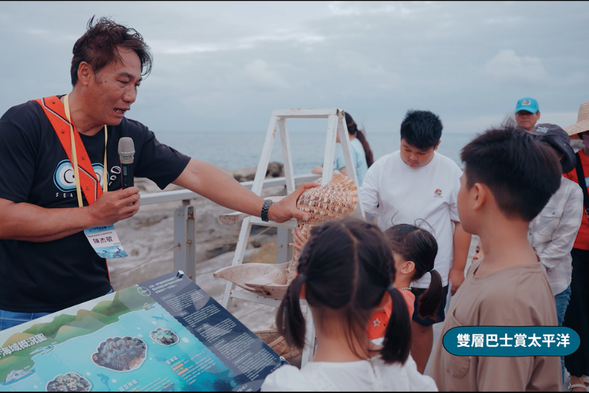 雙層巴士賞太平洋|在地族人導覽,探索石梯坪生態之美