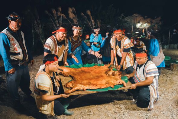 驚嘆!布農族烤全豬噴香滋味