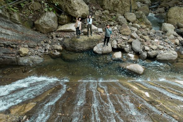 隱藏在部落裡的大石壁,莊嚴又偉岸,見過了勢必終生難忘!