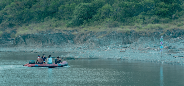 搭著橡皮艇在秀姑巒溪遨遊,我們帶你前進找味島,帶著你去野餐!