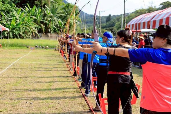 吉籟獵人學校的射箭體驗可是很專業的喔!近幾年也都有參與及舉辦各種射箭比賽,教練專業的功力絕對讓你佩服得沒話說~