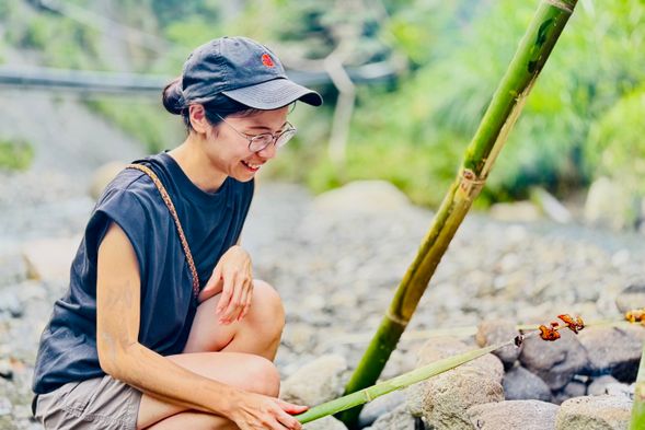 擼起袖子烤肉嘍!自己的點心自己烤,幸運的話部落還會加碼請你吃其他的美食唷!