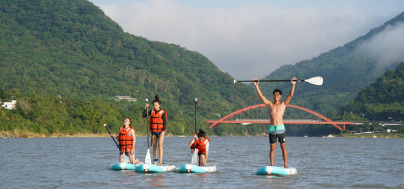 鮮氣漂漂的鮮姑,當然就是要漂浮出場啊!用SUP漂在秀姑巒溪上有誰能比你漂釀?!
