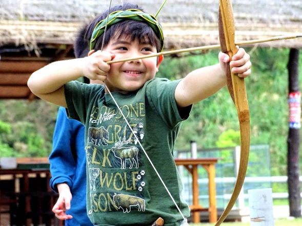 瞄準,發射!射箭在過去是捕捉獵物的生存技能,但現在卻是一項膾炙人口的運動,就算是年紀小的小朋友也可以輕鬆體驗!
