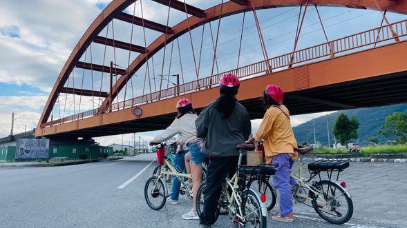 跟著達娜文化工作室,騎著腳踏車穿梭玉裡的各個角落,縱谷的午後時光都是愜意自在的空氣!