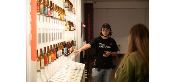 16:00 - 16:30 :報到入場 ( 領取發票及活動手環 )
16:30 - 16:40 :領取迎賓飲品
16:40 - 17:30 :文化展區導覽