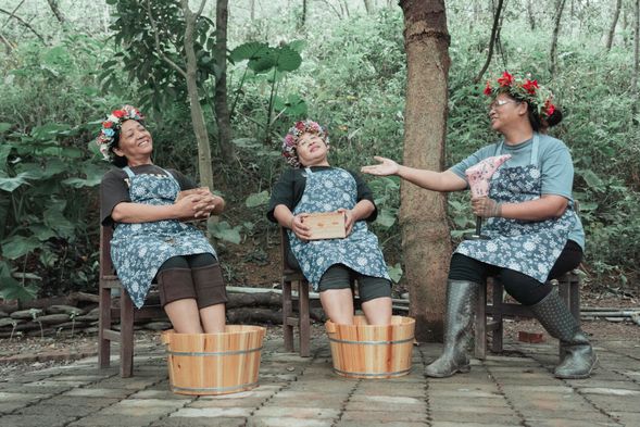 享受7-9種的民俗植物足浴,邊泡腳邊聽文樂1-2的故事。