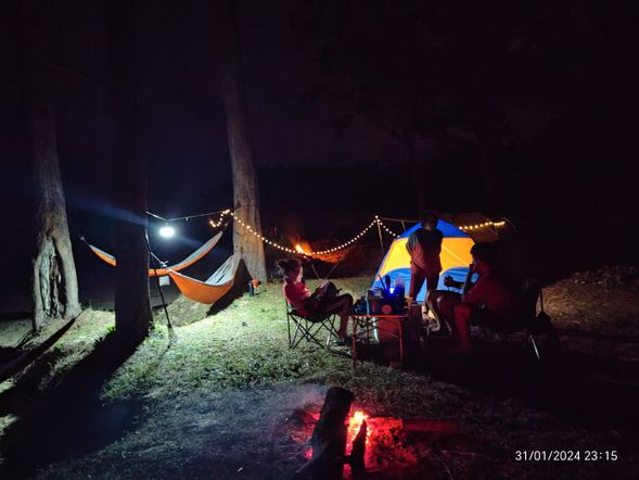 Day 1: Arrival & Beach Vibes
- Settle in & free time to explore
- Kayaking, swimming/ sea shell hunting
- Lokan hunting (Local muscle)
- Camp fire/ Stargazing