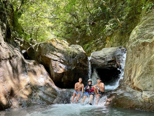 沿途大小瀑布一座接一座,處處是美景