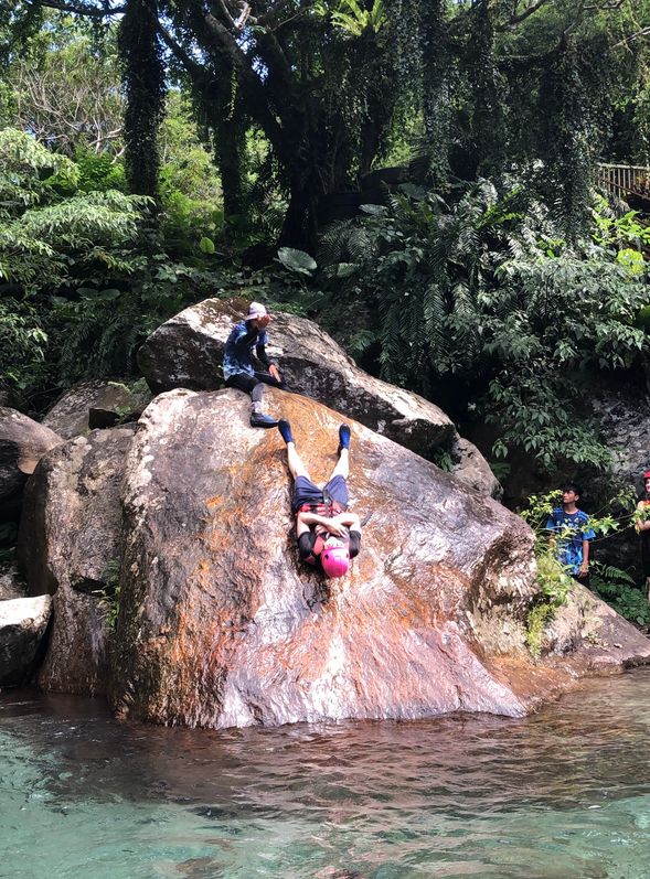 一窺藏在山間的秘境,大自然的溜滑梯,刺激又好玩