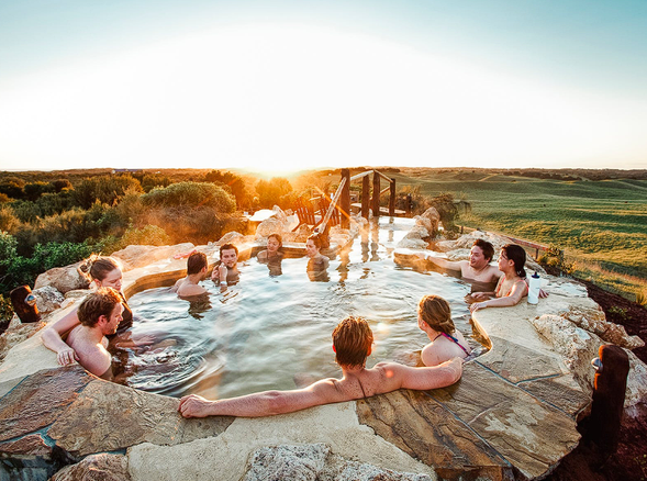 半岛温泉洗去疲惫