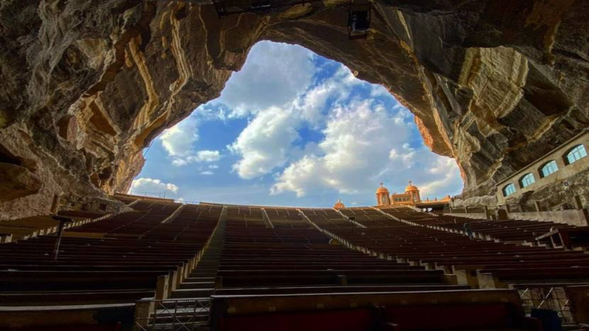 * 洞穴教堂
* 午餐