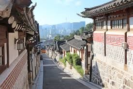 Bukchon Hanok Village
Stroll through this historical village filled with beautifully preserved hanoks, artisan shops, and cafes.