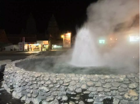 Immerse yourself into natural hot spring water and let the natural steam soothe your skin.