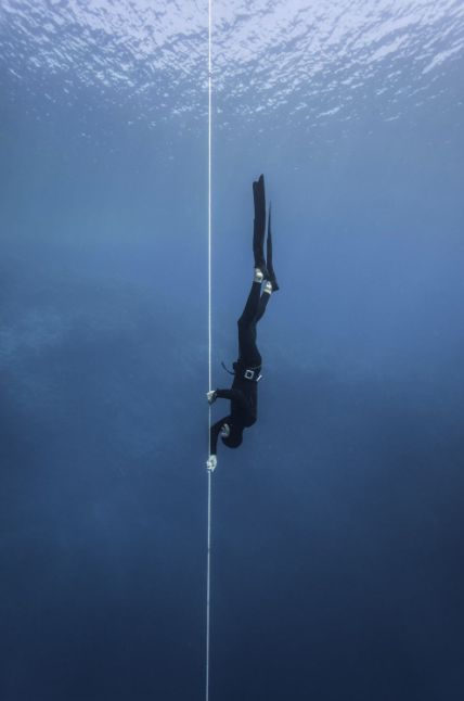 10分鐘 填寫報名表單及保險
15分鐘 體驗潛水陸上教學簡報
15分鐘 換上輕裝
10分鐘 跟著教練騎機車至海邊
15分鐘 淺水區適應呼吸及練習技巧
30分鐘 循序漸進緩慢下潛、與海底生物共遊合照
10分鐘 上岸騎車返回潛水中心
15分鐘 盥洗、教練告知取照片流程