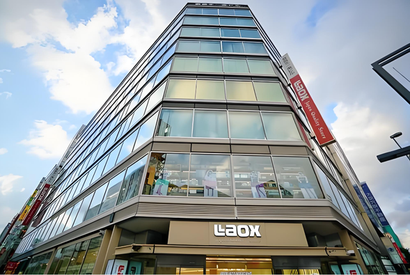 【电器免税店】(约60分钟)日本人气商品涵盖电饭煲、照相机、美容器具等各种电器,适合一次性采购多种电器产品。