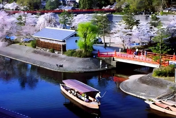 Uji Town: It is a city located in the southeastern part of the Kyoto Basin in Japan, south of Kyoto City. It is famous for its world heritage temple, the Temple of Equality, and Uji Matcha. It is also the main story location of Uji Tentei in the third part of Genji Monogatari. Currently under the jurisdiction of Kyoto Prefecture, it is the second largest city in terms of population, second only to Kyoto City.