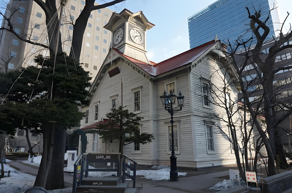 【计时台】(车览)是日本札幌市中央区北1条2丁目的木造历史建筑,始建于1878年,原为札幌农学校(现北海道大学)演武场,兼作礼堂和室内体育馆 。建筑高19.825米,采用美式风格双层木结构,1881年6月重建时加装机械钟,现为日本现存最古老的钟楼 。