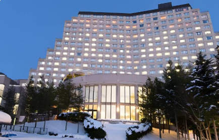 猪苗代翼塔楼李斯特酒店(Hotel Listel Inawashiro Wing Tower)是一家位于日本福岛县猪苗代町的四星级度假酒店,以其优越的地理位置、丰富的休闲设施和宁静的湖畔环境而著称