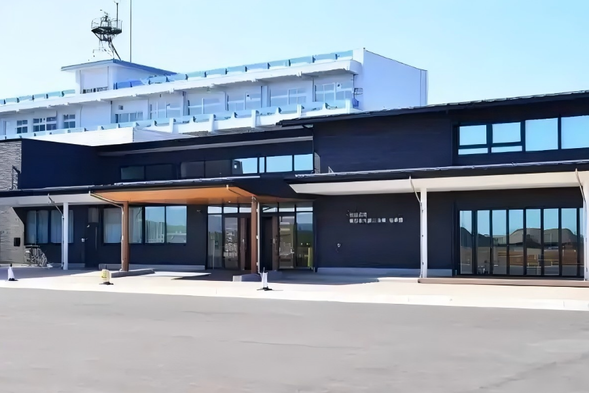 The Tsukuba Heritage Museum is themed after the 2011 Great East Japan Earthquake and preserves the authentic relics from that year's aftermath. Tourists can learn about the destruction and resilience of reconstruction caused by tsunamis through images, physical objects, and explanations. This is not only a place of remembrance, but also a place of education and vigilance. The tranquil atmosphere inside the museum is awe inspiring and makes people feel the courage and resilience of the Japanese people in the face of disasters.