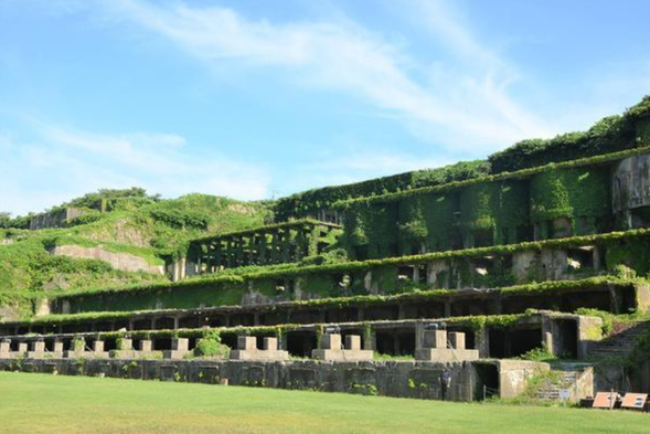 The Sado Jinshan Ruins were once one of the most important gold mines in Japan during the Edo period, with a long history. Now you can visit mines, tunnels, and museums, experience the life of miners in the past and the hard work of mining gold, and also experience the fun activities of exploring mining tunnels in miner's clothing.