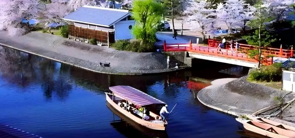 Uji Town: Located in the southeastern part of the Kyoto Basin, south of Kyoto City, it is renowned for the world heritage temple of Jodo-ji and Uji matcha. It is also the main setting of the third part of The Tale of Genji, Uji Ten-Tome. Currently under the jurisdiction of Kyoto Prefecture, it is the second largest city in terms of population, second only to Kyoto City.