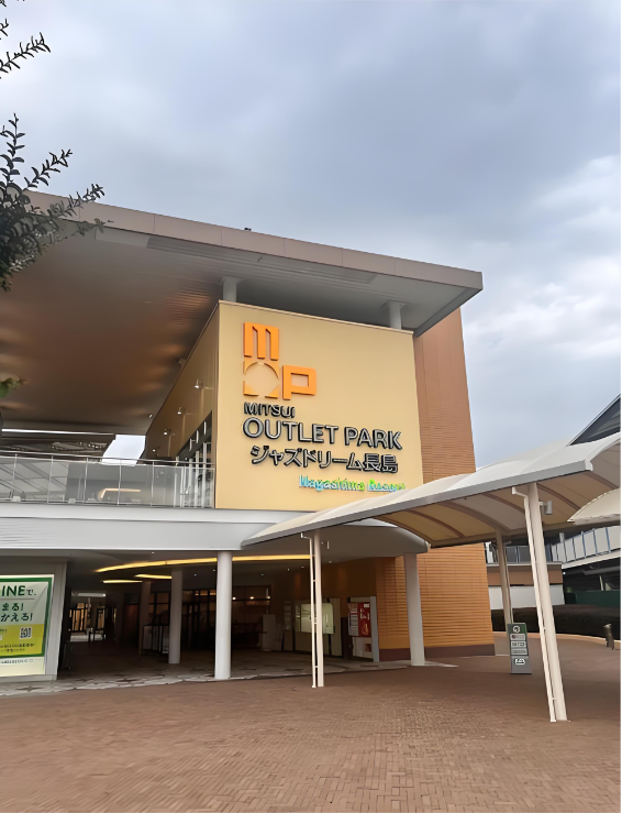 奥特莱斯购物城,汇集国内外众多品牌店铺。从奢侈品牌到运动休闲,全年折扣优惠,是购物的绝佳去处。