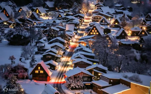 12:30 高山古街
【停留约1.5小时,含自由午餐时间】
漫步被称为“小京都”的江户时代街道建筑群。