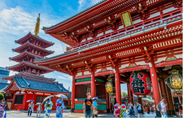 东京最古老的寺庙,始建于公元628年。穿过巨大的"雷门"灯笼,沿着300米长的仲见世商业街前行,两旁约90家店铺售卖着人形烧、雷おこし等传统点心和特色工艺品