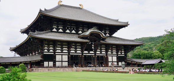 Dongda Temple: (Admission fee not included) The Great Buddha Hall of Dongda Temple, located in Nara, Japan, is the largest existing wooden structure in Japan. The hall is 57.01 meters wide, 50.48 meters deep, and 48.74 meters high. Inside the hall stands a 15-meter-tall statue of the Vairocana Buddha. The hall was originally built in 752 AD to house the Vairocana Buddha statue.