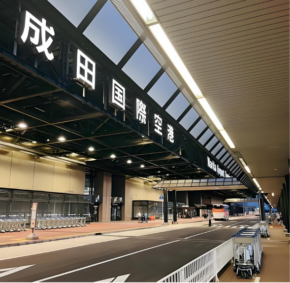 早餐后,根据航班时间自由活动或使用酒店设施。于指定时间集合,乘坐专车前往东京成田国际机场