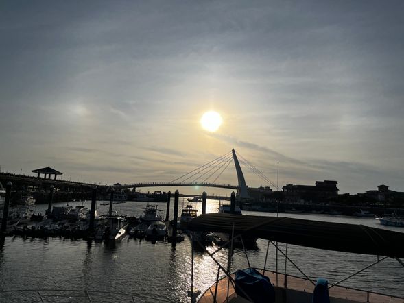 淡水漁人碼頭賞夕陽
*夕陽屬於自然景色,得視天氣狀況而定,如無法如期觀看,敬請諒解