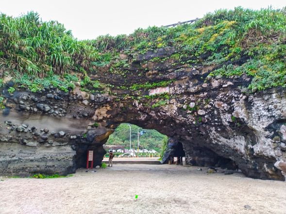午餐-富基漁港(1小時) (詳費用包含第四項說明)
石門洞(20分)