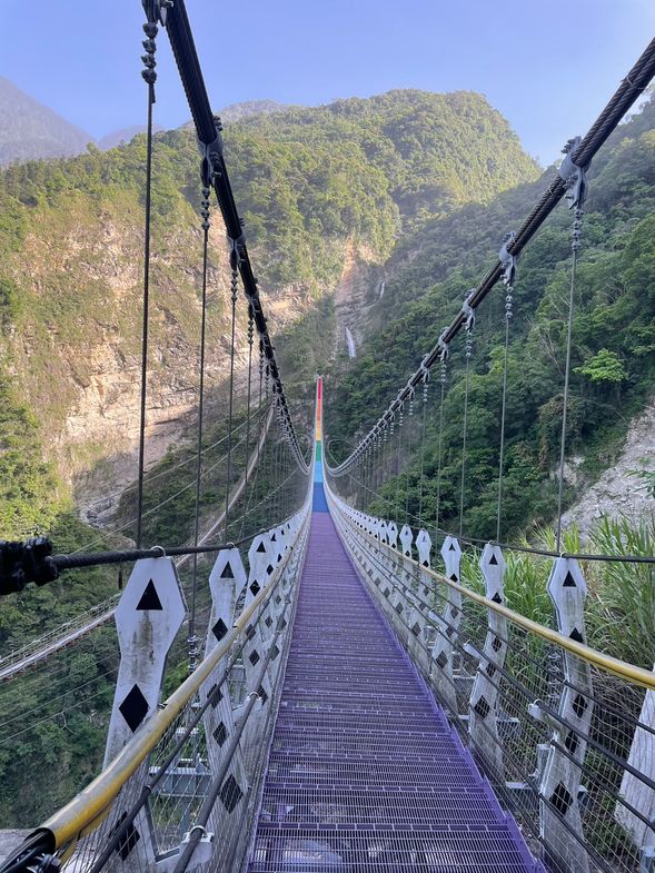 七彩吊橋