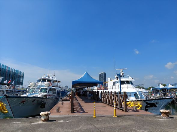 烏石港碼頭登船出發