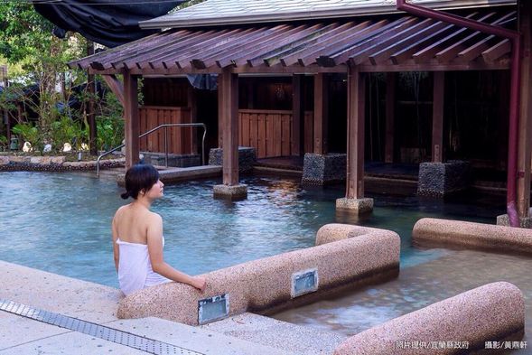 溫泉輕撫疲憊,讓心靈在靜謐中輕輕呼吸。