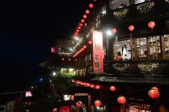 九份散策 (滞在時間:約2時間半)ガイド案内30分