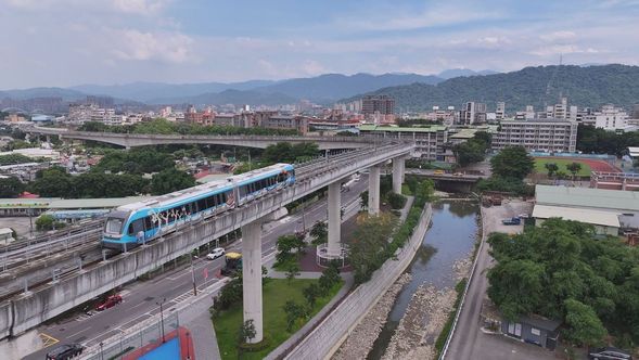 MRT三鶯線乗車体験
2026年開業の最新MRTに乗車し、台湾の日常風景を楽しみます。
