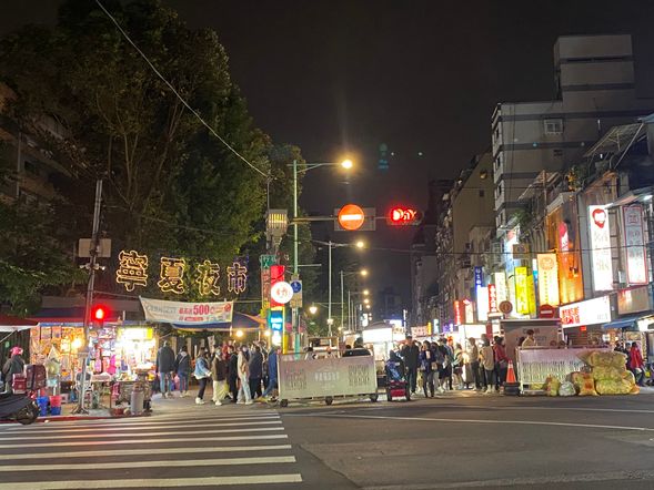 寧夏夜市にてガイドが説明の後、解散
(ガイドが駅までご案内いたします。)