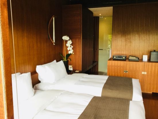 ザ・ラルーホテル宿泊
日月潭の湖畔に佇む五つ星ホテル「ザ・ラルー」にご宿泊となります。お部屋から眺める美しい景色をぜひお楽しみください。
【ご宿泊予定のお部屋】
レイクビュールーム