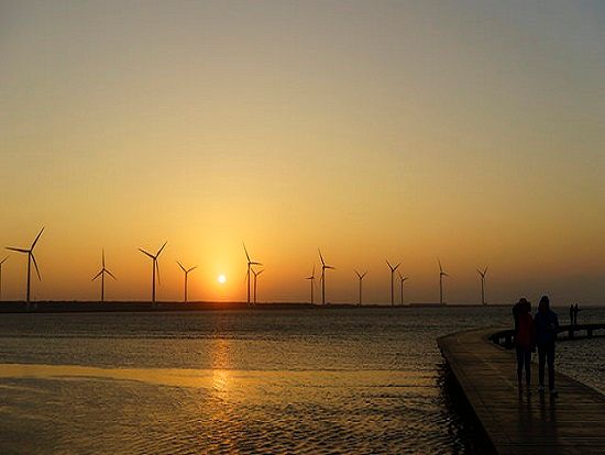 16:00-16:50高美湿地(約60分)~
16:50-18:00台中駅へ移動(約60分)~
18:30高铁新幹線にて台北へ 車中で駅弁をお召し上がり
19:39台北駅到着、解散