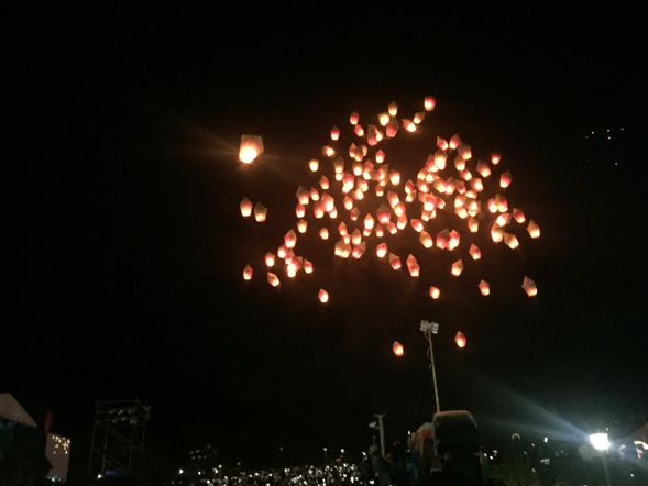 十分での天燈上げ体験 (滞在時間目安:30~60分)
*天燈は2~4名につき1つずつのご用意となります。