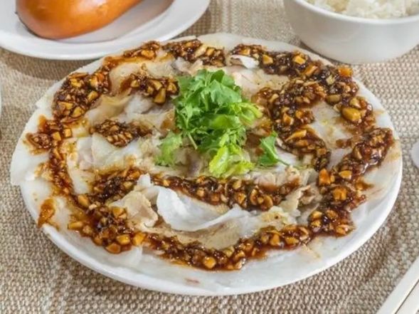 Boiled Pork with Garlic Sauce