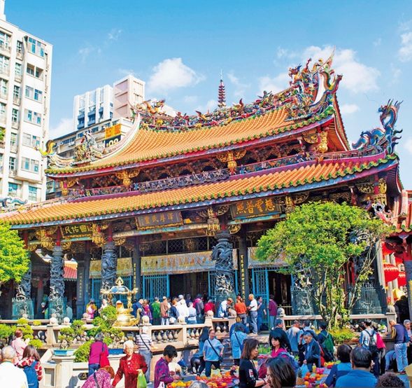Longshan Temple Tour (Recommended to pray to the Moon God for good fortune, etc.)