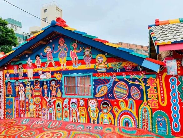 08:00台北駅東3口集合(全家)~
高铁新幹線にて台中へ
09:30台中観光に出発~
09:40彩虹眷村(約30分) ※月曜日は彩虹眷村が休業のため、宮原眼科または宝覚寺に変更となります。
10:10-11:10日月潭へ移動~